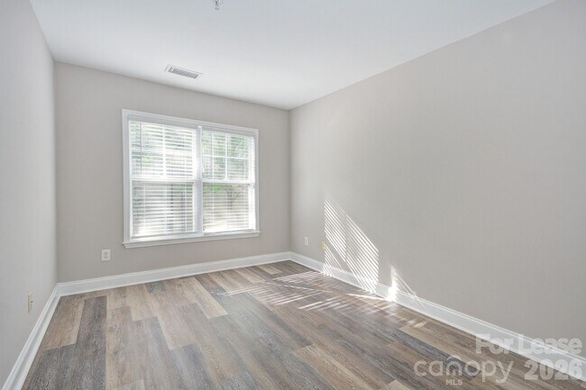 Building Photo - 210 S Cedar St