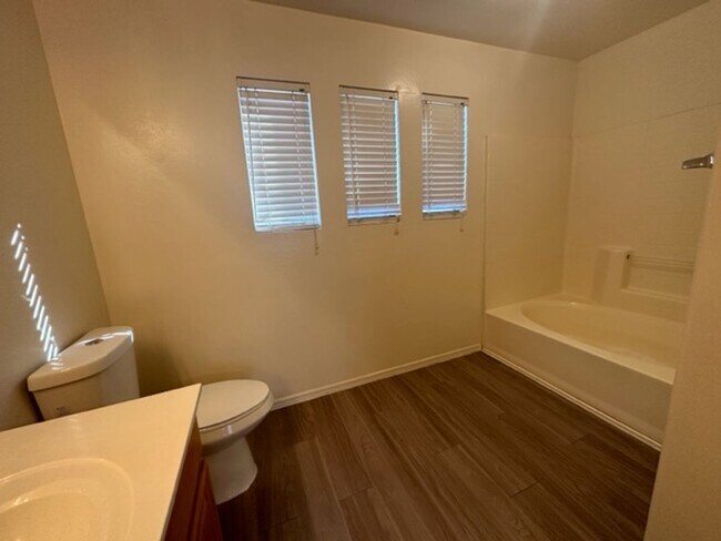 Building Photo - Mesa East Valley Home near Desert Ridge High