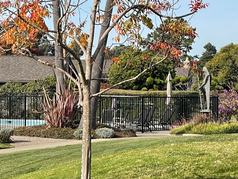 Building Photo - 140 Paseo Farrallon