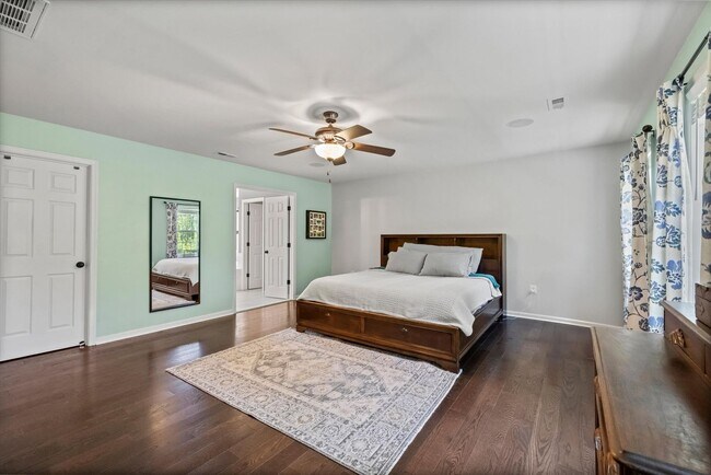 Building Photo - Gorgeous 5 Bed 3.5 Bathroom in Stafford, VA