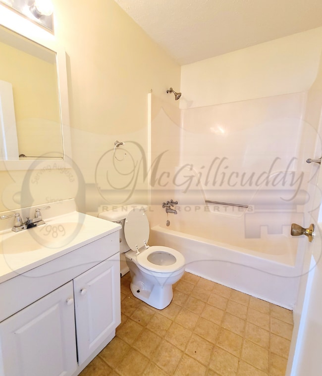 Building Photo - 1207 Holden Dr