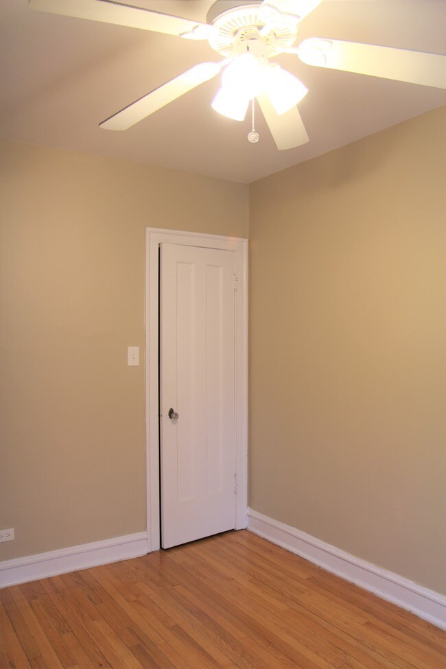 West Rogers Park 2232 W Farwell Ave Chicago IL 60645 Apartment Finder