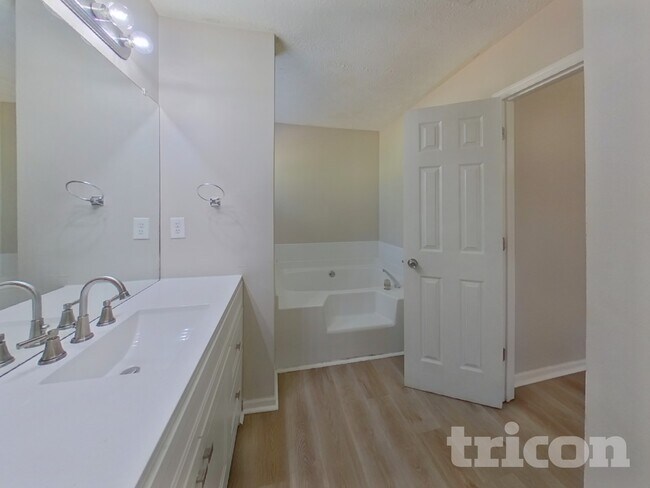 Building Photo - 114 Scarborough Ct