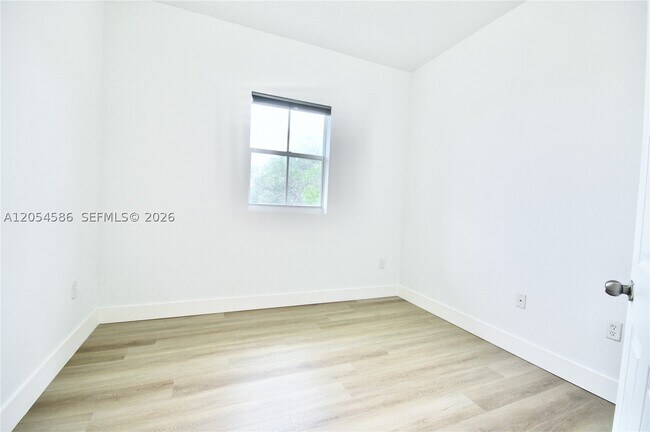 Building Photo - 10870 NW 88th St
