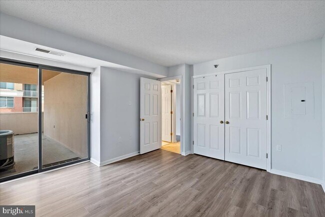 Building Photo - 1301 N Courthouse Rd