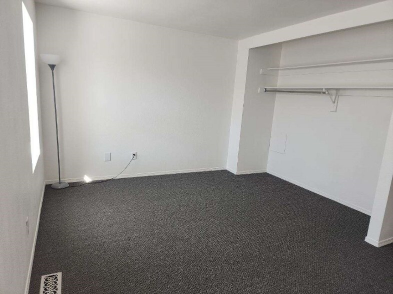 Building Photo - 2432 Lexington Village Ln