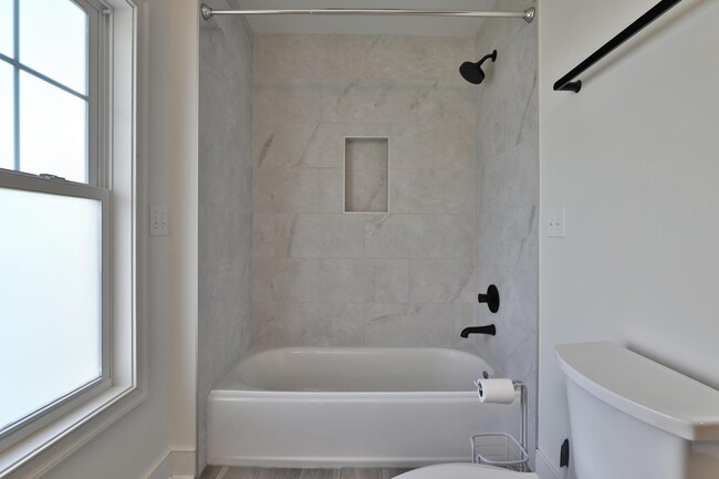 Building Photo - 125 S Knox St