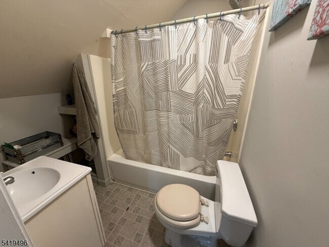 Building Photo - 22 Lincoln Ave