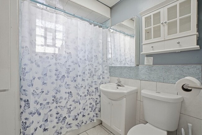 Building Photo - 5919 S Spaulding Ave