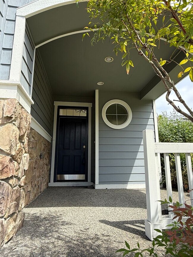 Building Photo - For Rent – Bright & Spacious Home with Bonus Room