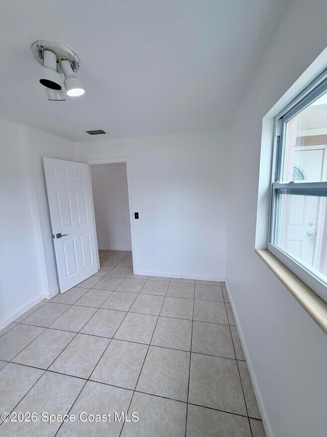 Building Photo - 2107 Little John Rd