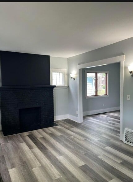 Building Photo - 1605 Kearsley Park Blvd