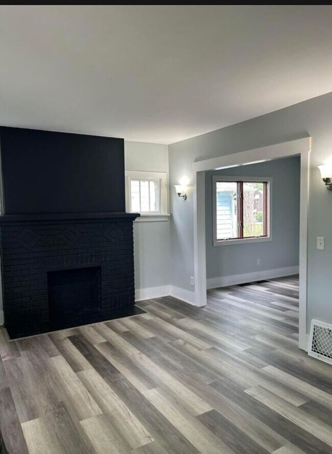 Building Photo - 1605 Kearsley Park Blvd
