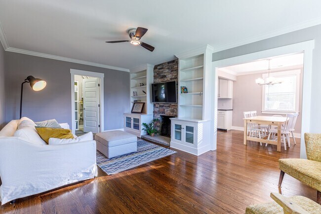 Building Photo - **APPLICATIONS APPROVED!**  Beautiful East Nashville Home on Porter for Lease!!