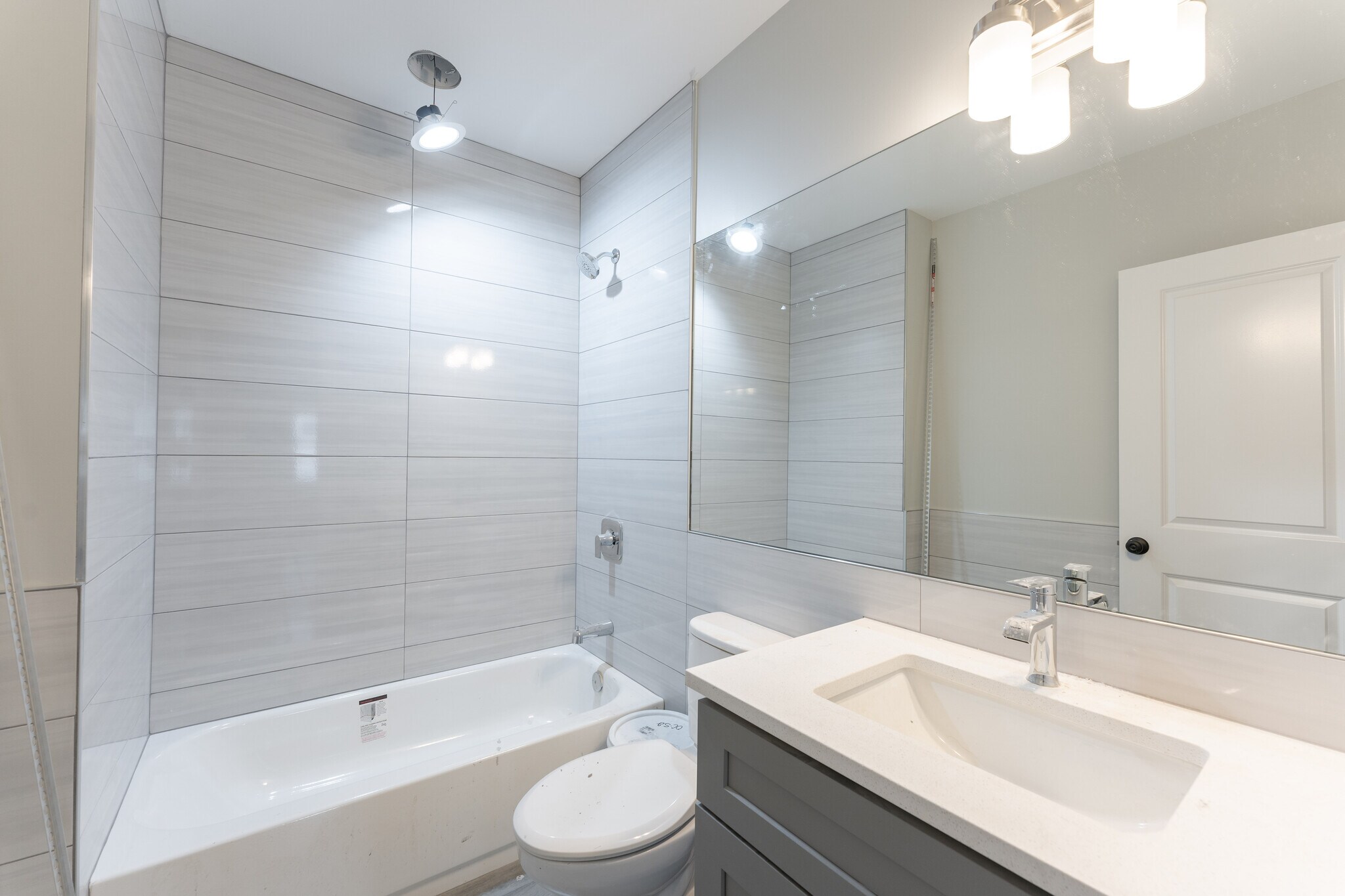 Building Photo - 1458 W Chestnut St