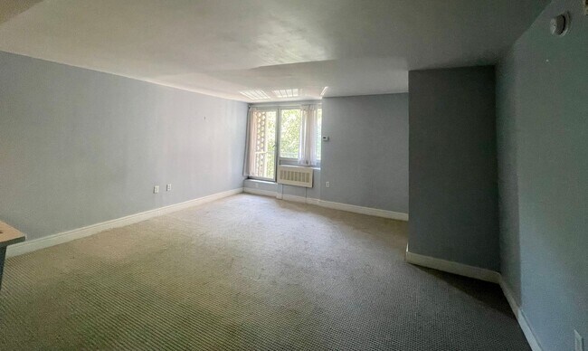 Building Photo - Spacious Efficiency with Modern Amenities, SW Waterfront Location, Fitness Room, Pool and Concier...