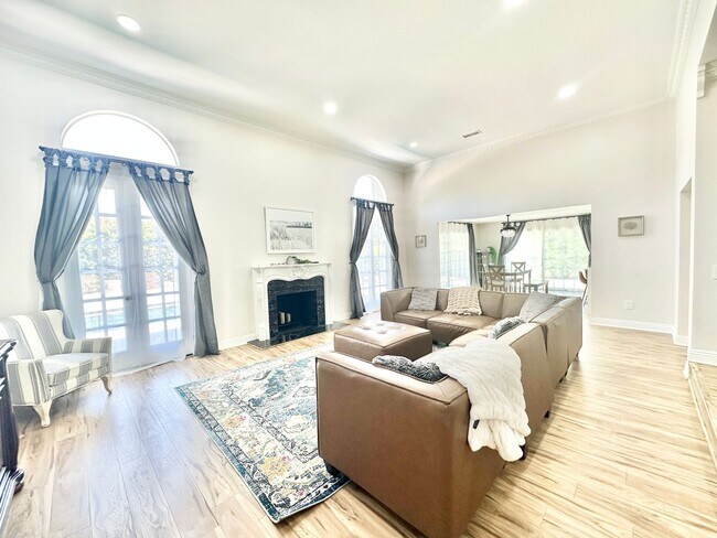Building Photo - Breathtaking Custom Country Two-Story Home, Fully Remodeled & Beautifully Appointed on Private 20...