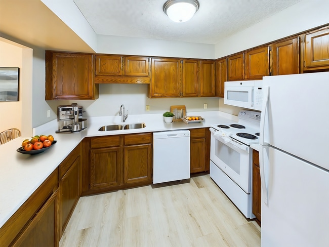 Building Photo - Maple Grove 3BR Townhome, Fully Remodeled