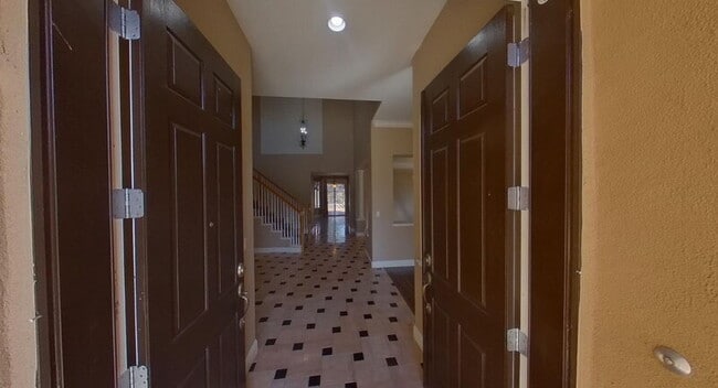 Building Photo - 1692 Woodhaven Cir