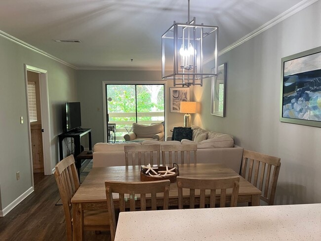 Building Photo - Walk to the Beach! Beautifully Remodeled/Furnished Fiddler's Cove