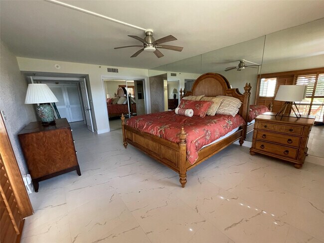 Building Photo - 374 Golfview Rd