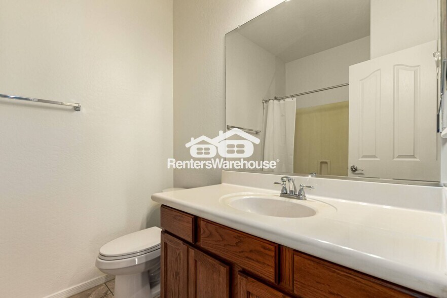 Building Photo - 12018 W Vernon Ave