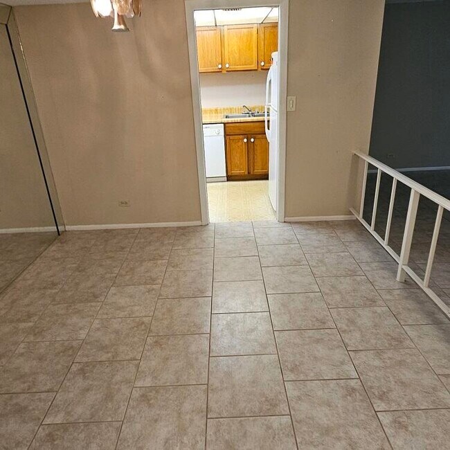 Building Photo - 3690 Inverrary Dr