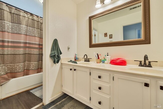 Building Photo - 3500 Crownridge Dr