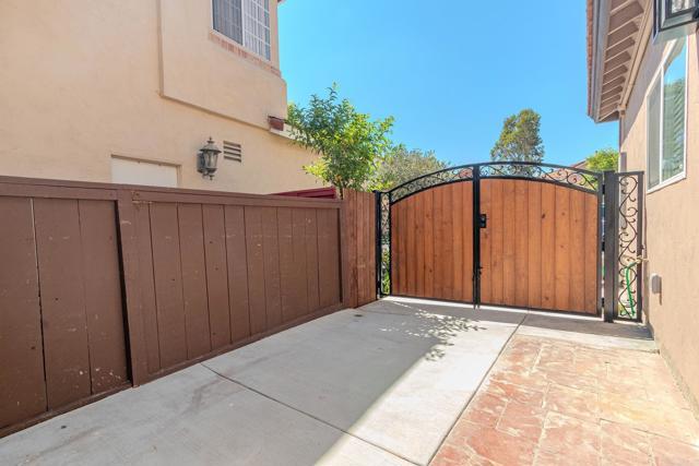 Building Photo - 593 Vista Miranda