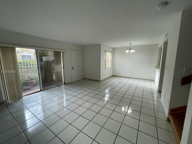 Building Photo - 370 NW 85th Ct