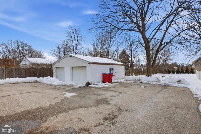 Building Photo - 734 Sunnyside Ave