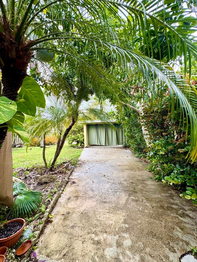 Building Photo - 1121 NE 16th Terrace