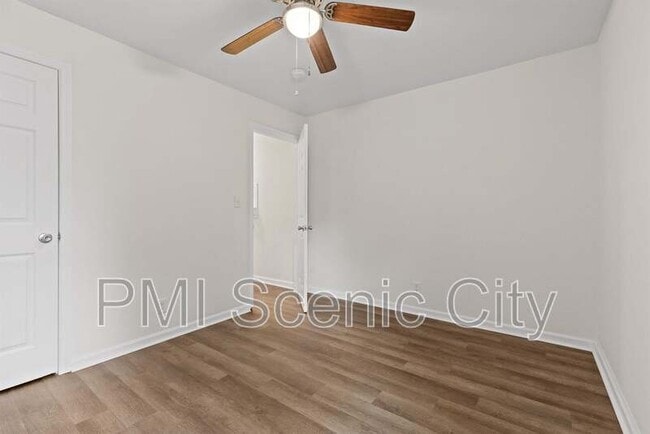 Building Photo - 3919 Weldon Dr