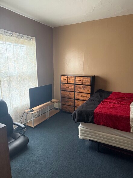 Building Photo - 114 15th St