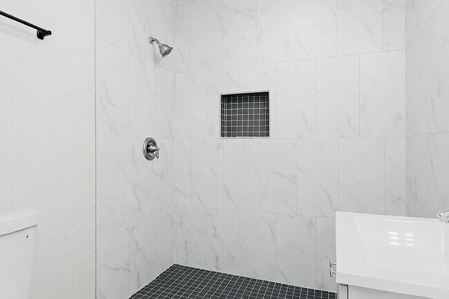 Building Photo - 2551 W Summit Ave.