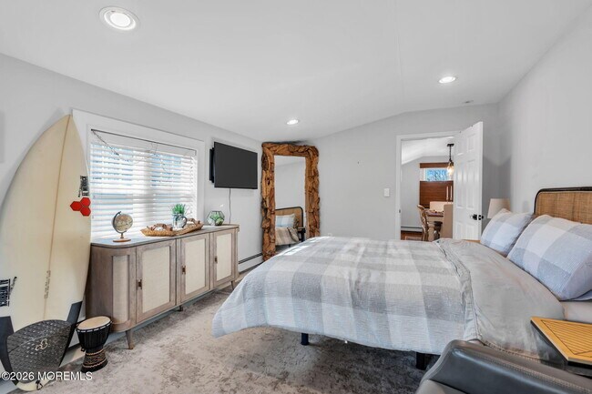 Building Photo - 115 10th Ave