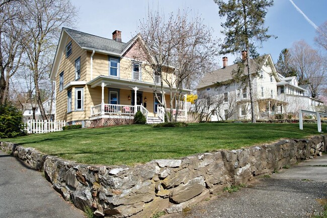 Building Photo - 112 Charles Colman Blvd