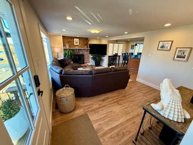 Building Photo - 256 Alley Ave