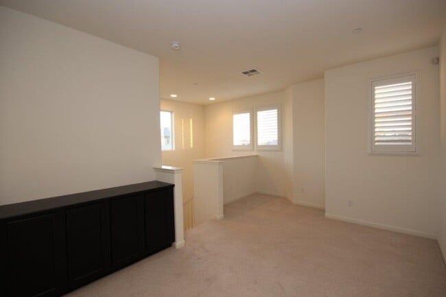 Building Photo - Gorgeous Elk Grove Home