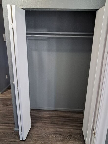 Building Photo - 1425 N Yosemite St