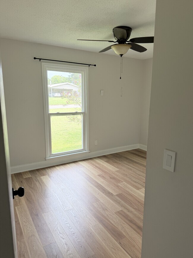 Building Photo - 2200 Fernway Ct