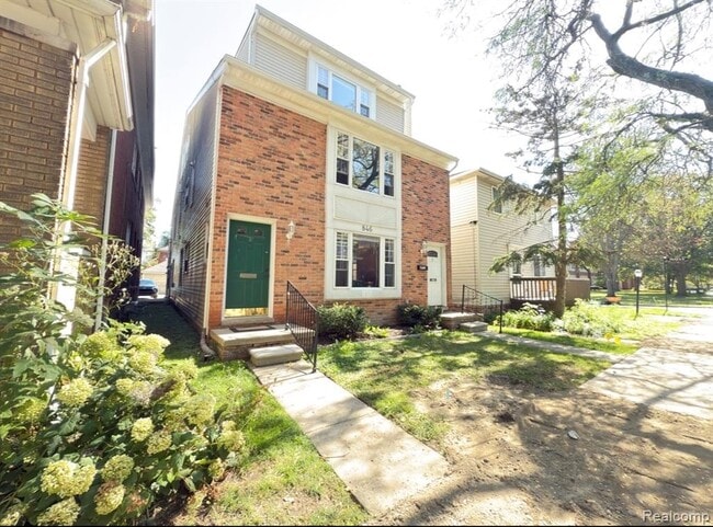 Building Photo - 846 Beaconsfield Ave