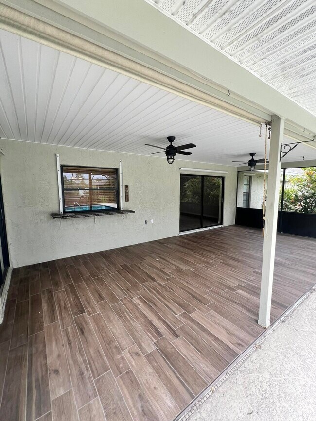 Building Photo - 1240 SE Palm Beach Rd