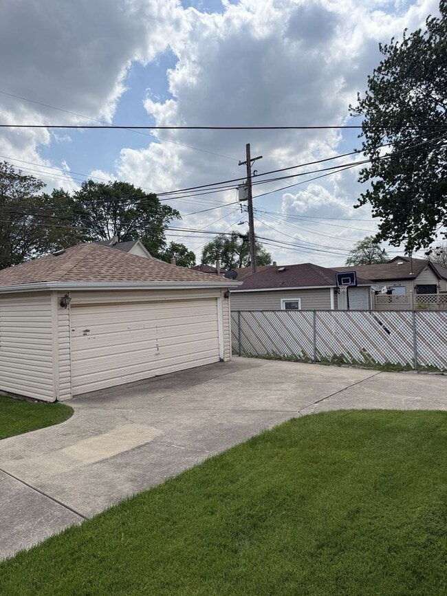 Building Photo - 3725 W 80th St