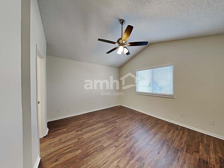 Building Photo - 8226 Wilmington Dr