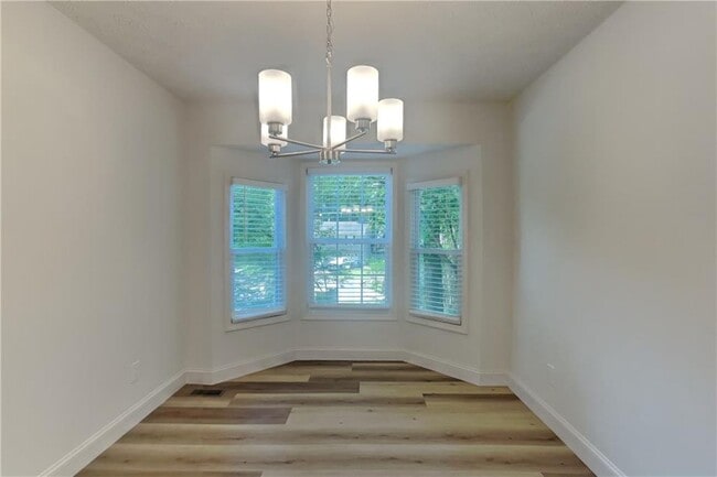 Building Photo - 2520 Deerfield Dr