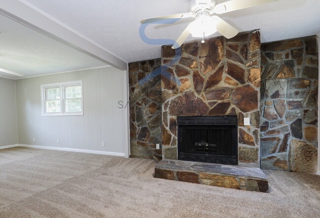 Building Photo - Move in before October 15th and get a $250...