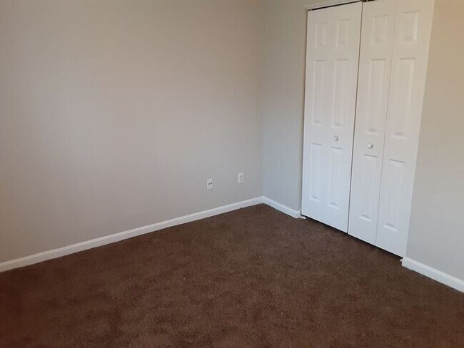 Building Photo - Gorgeous 2 Bedroom, 1 Bathroom Apartment at Millcreek Terrace