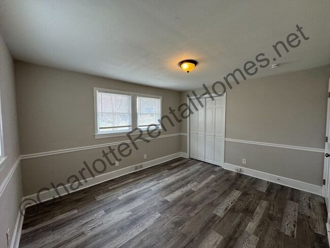 Building Photo - 3 Bedroom 1.5 bath home in Mathews!