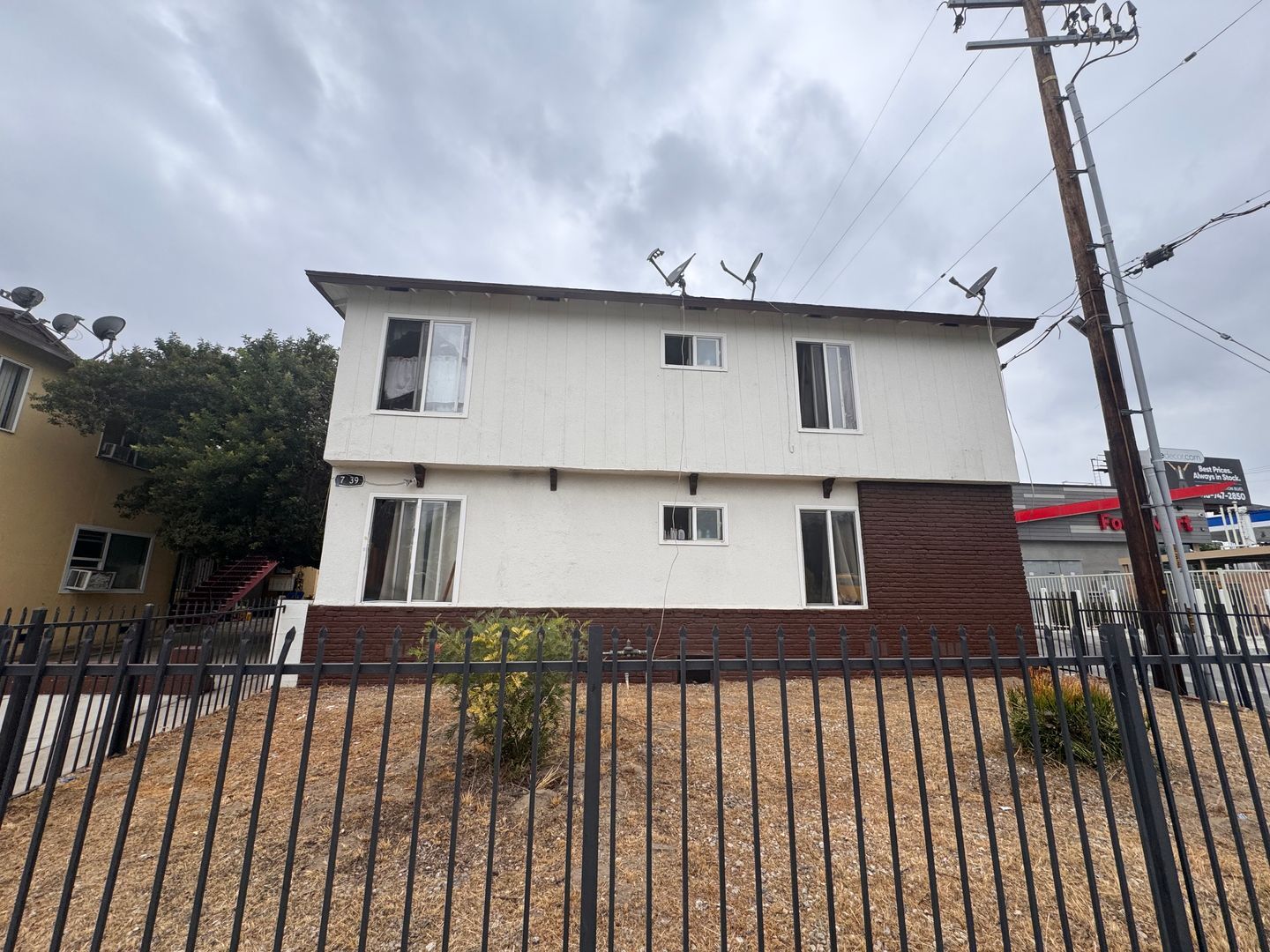 Building Photo - 7139 Whitsett Ave